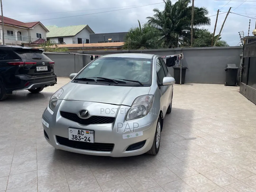 Toyota Vitz 1.3 AWD 3dr 2010 Silver