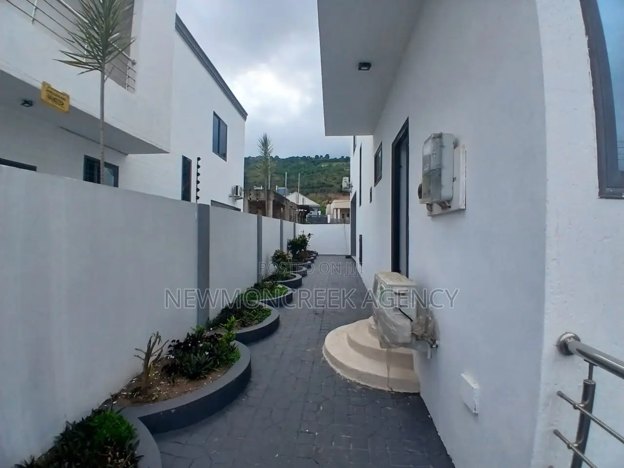 4bdrm Duplex in Ayi Mensah Toll, Accra Metropolitan for sale