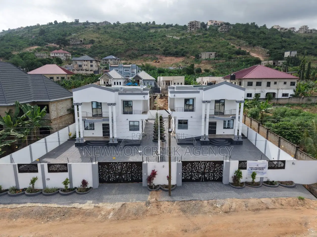 4bdrm Duplex in Ayi Mensah Toll, Accra Metropolitan for sale