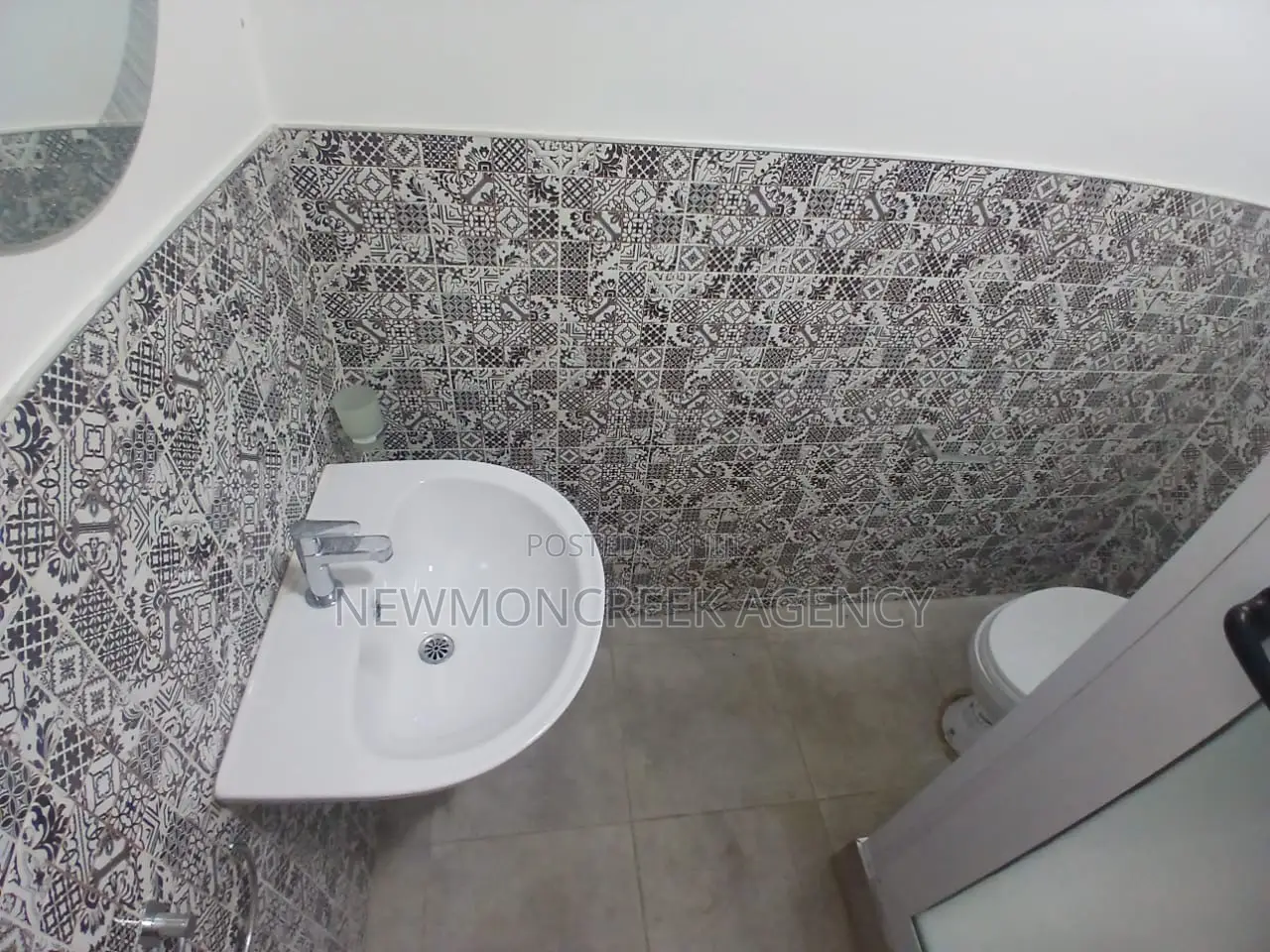 4bdrm Duplex in Ayi Mensah Toll, Accra Metropolitan for sale