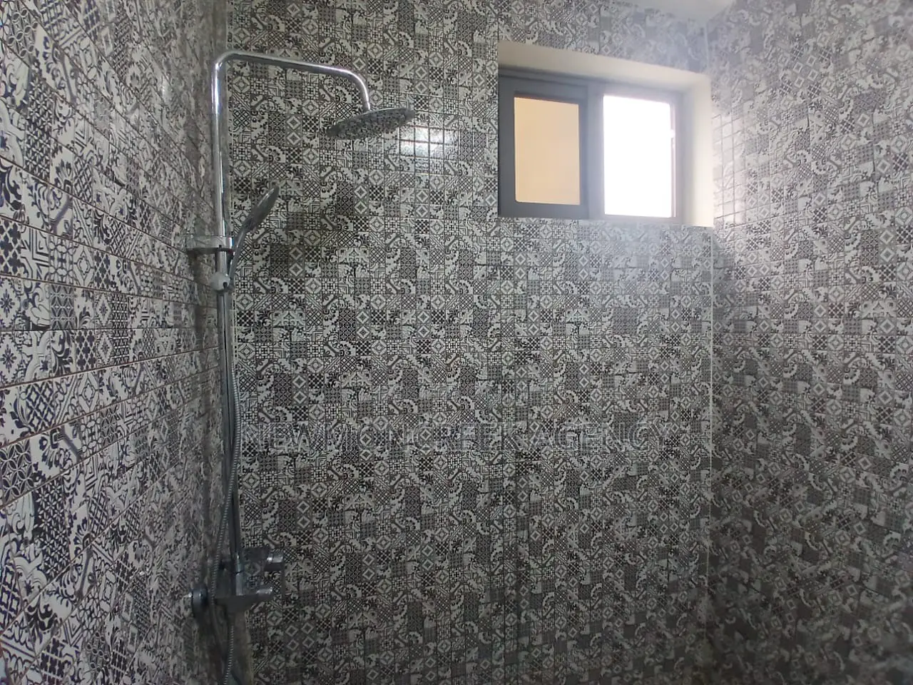 4bdrm Duplex in Ayi Mensah Toll, Accra Metropolitan for sale