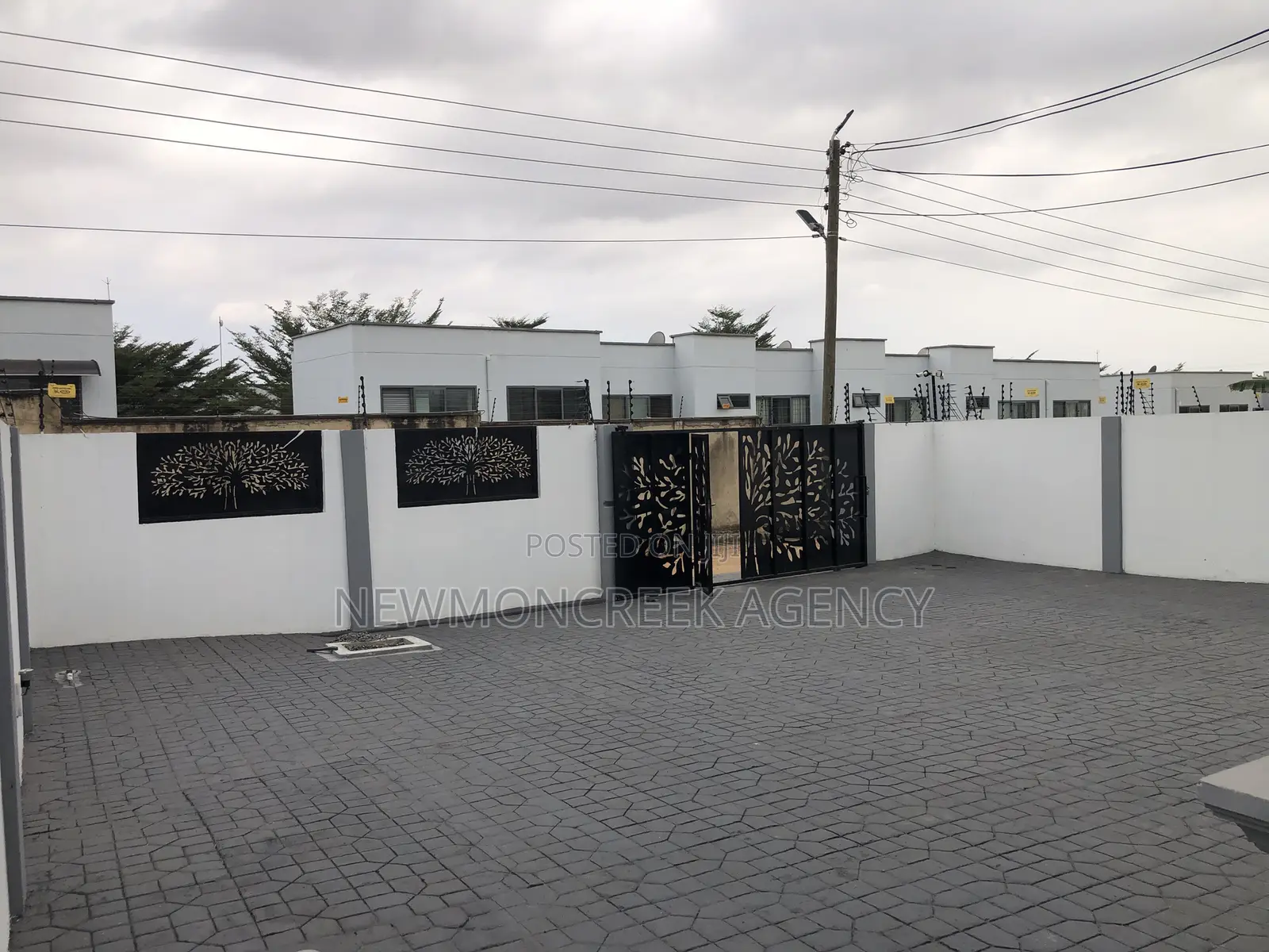 4bdrm Duplex in Ayi Mensah Toll, Accra Metropolitan for sale