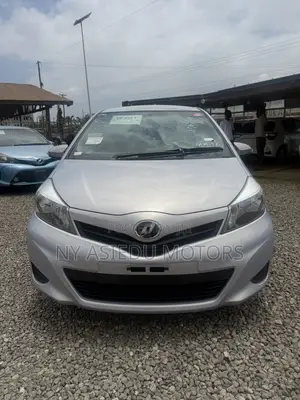 Toyota Vitz 1.3 FWD 3dr 2014 Silver