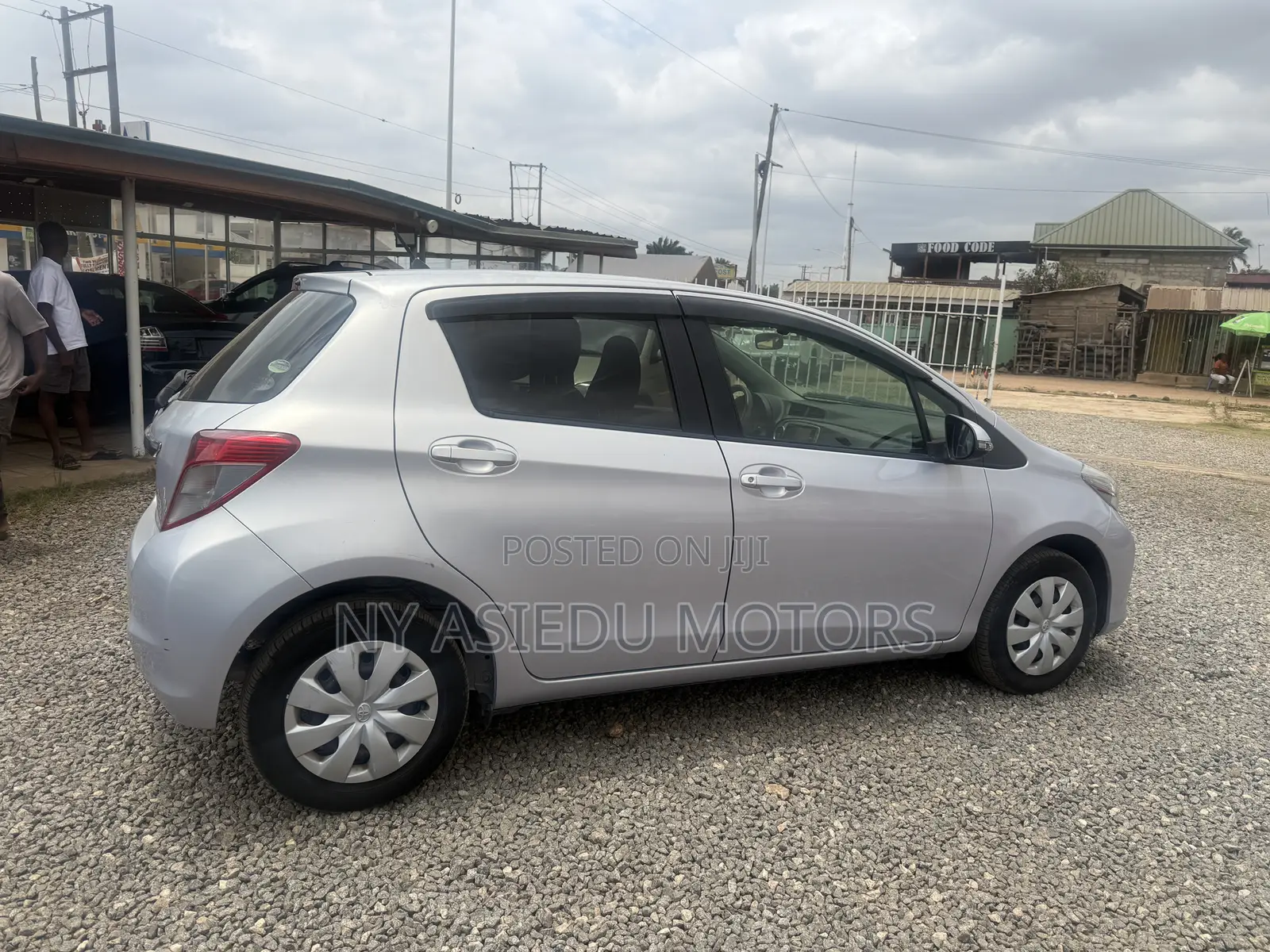 Toyota Vitz 1.3 FWD 3dr 2014 Silver