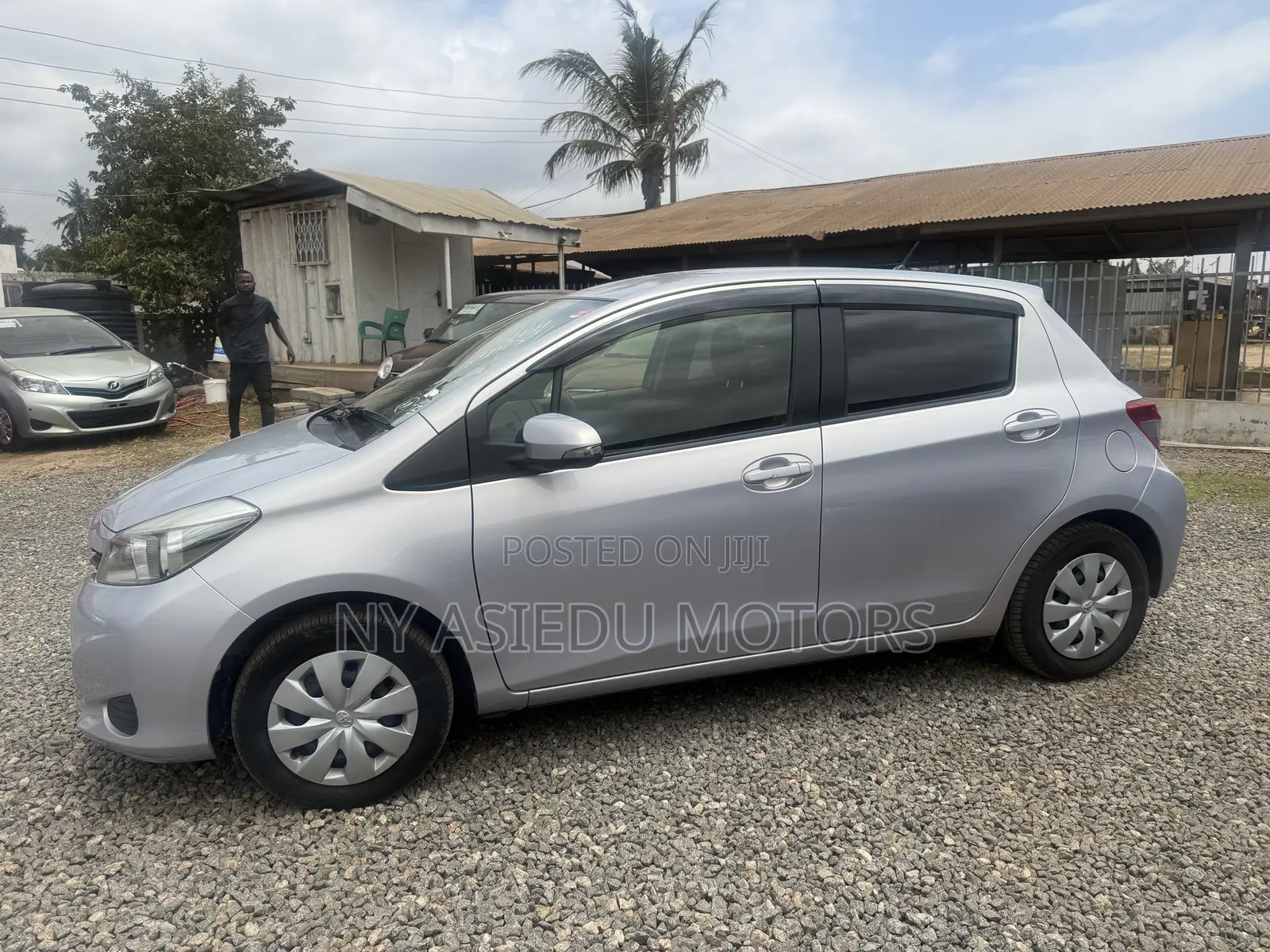 Toyota Vitz 1.3 FWD 3dr 2014 Silver