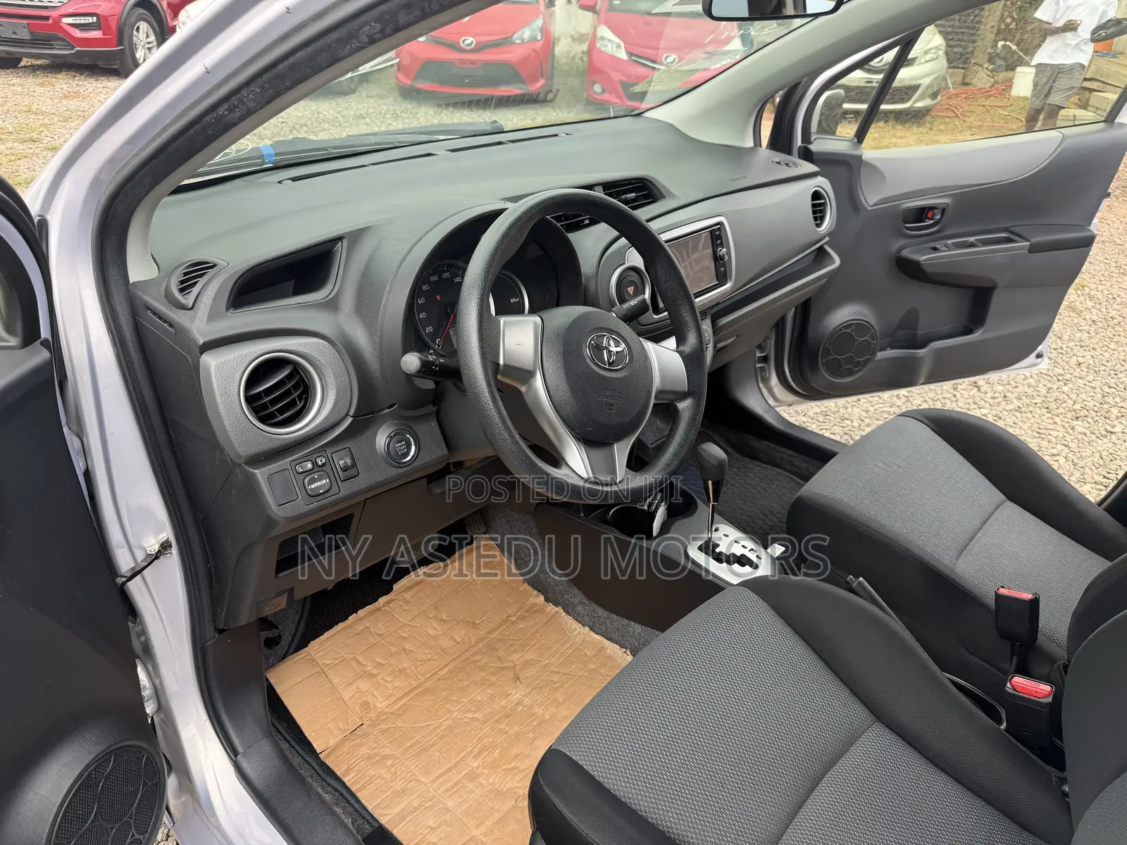 Toyota Vitz 1.3 FWD 3dr 2014 Silver