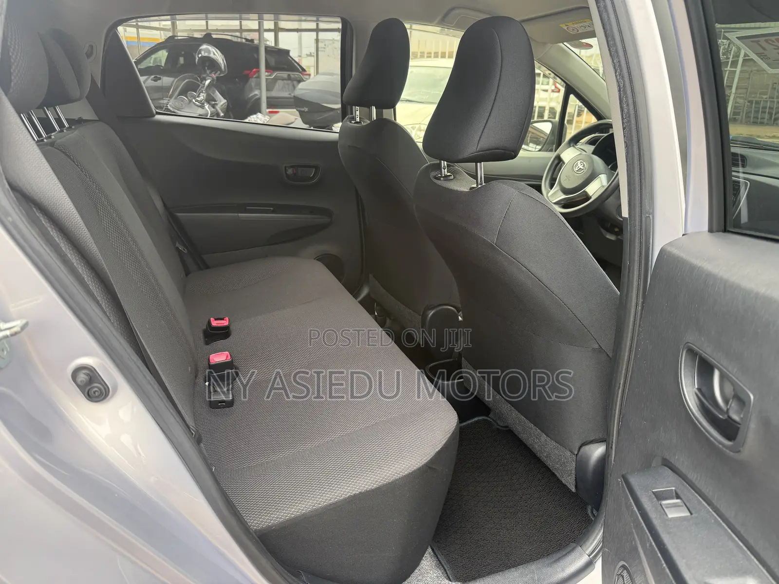 Toyota Vitz 1.3 FWD 3dr 2014 Silver