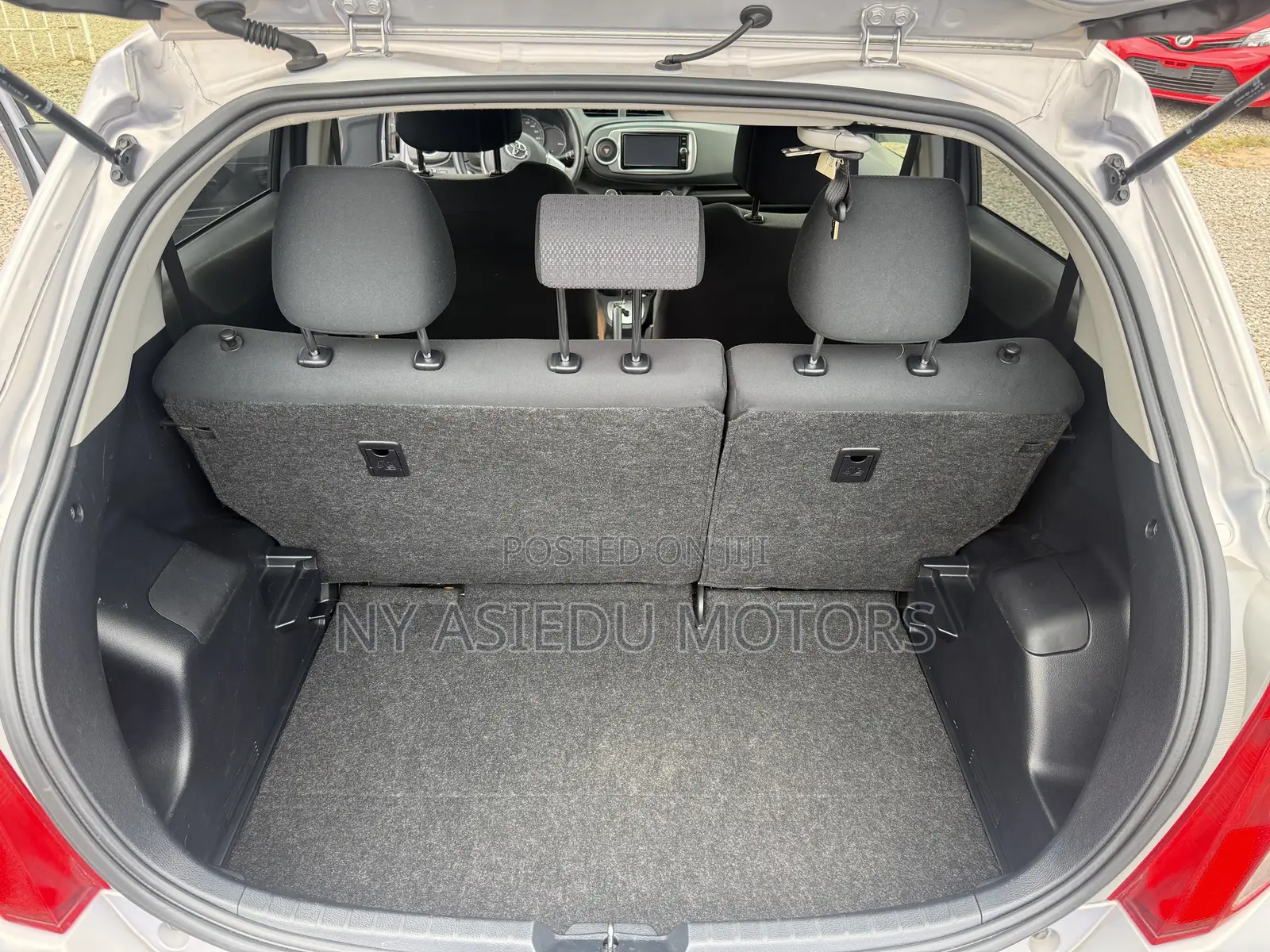 Toyota Vitz 1.3 FWD 3dr 2014 Silver