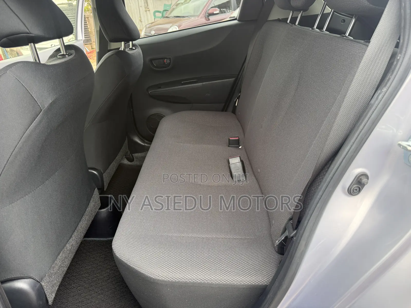 Toyota Vitz 1.3 FWD 3dr 2014 Silver