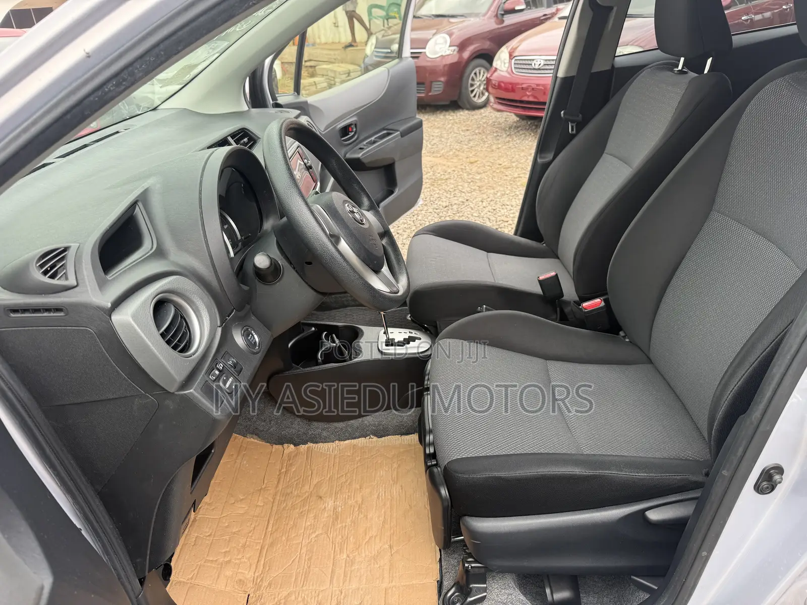 Toyota Vitz 1.3 FWD 3dr 2014 Silver
