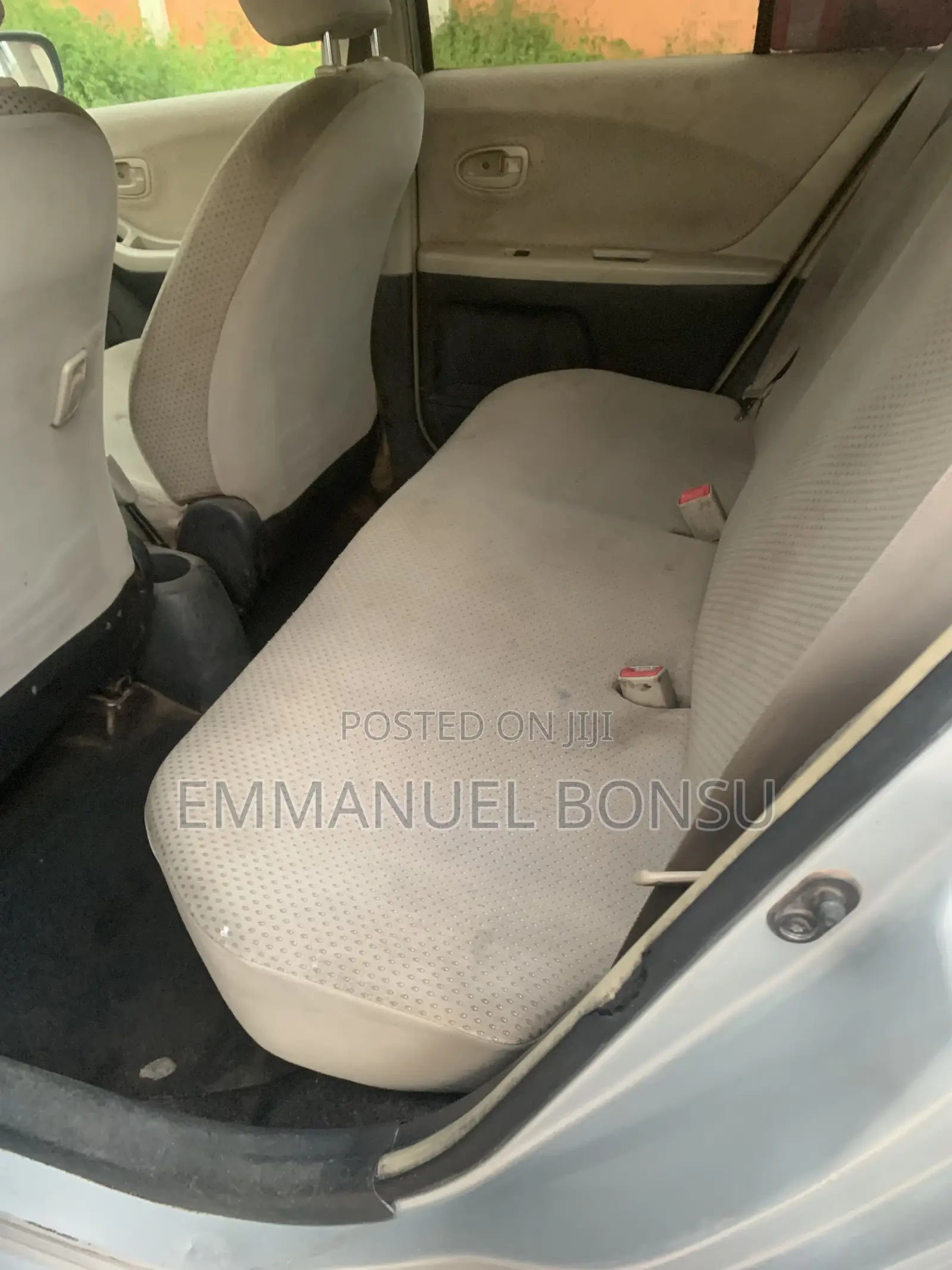 Toyota Vitz 2010 Silver