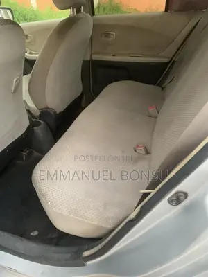 Toyota Vitz 2010 Silver