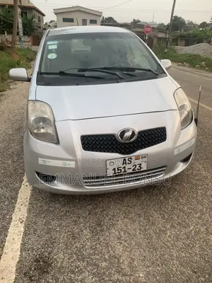 Toyota Vitz 2010 Silver
