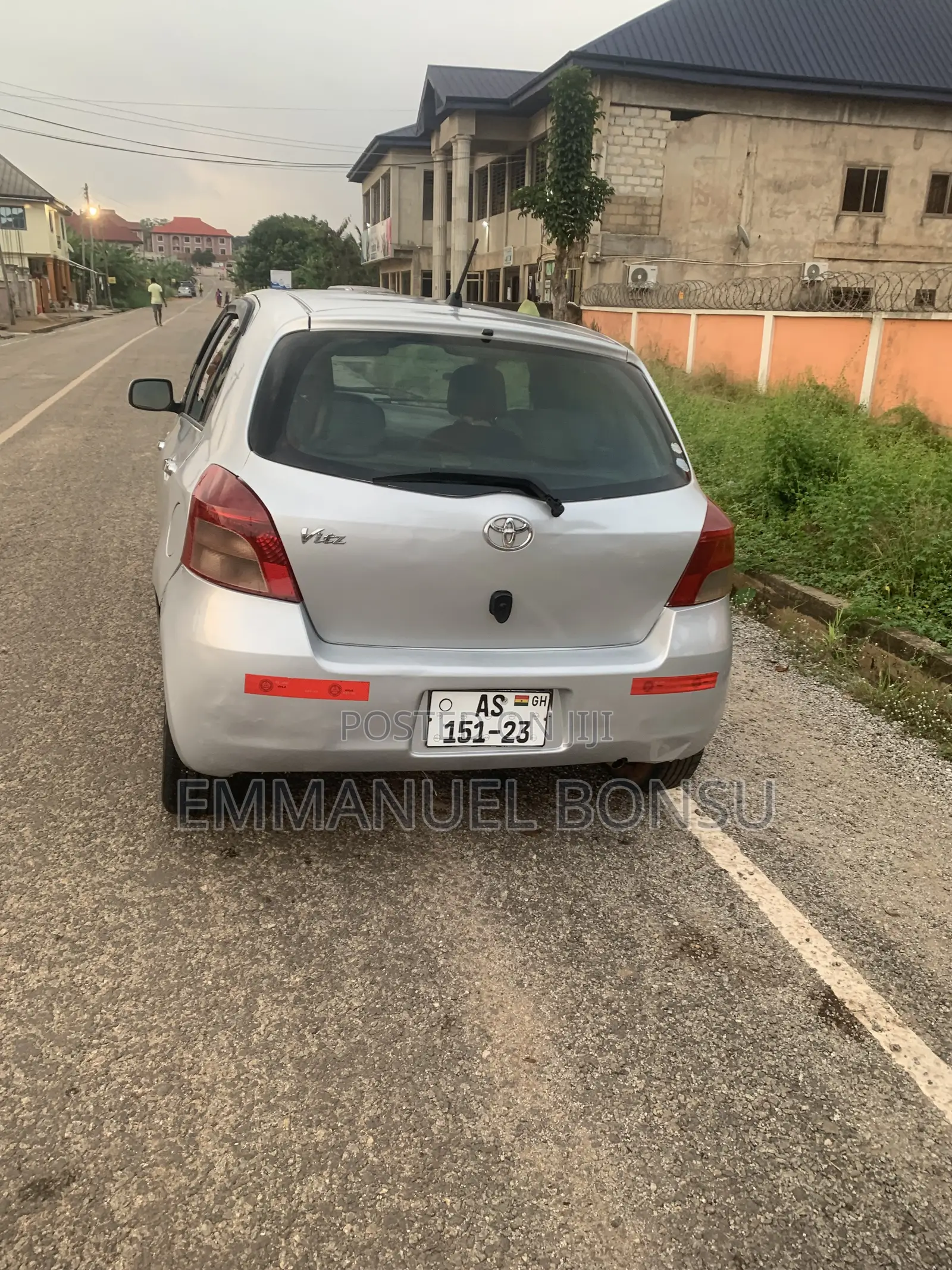 Toyota Vitz 2010 Silver