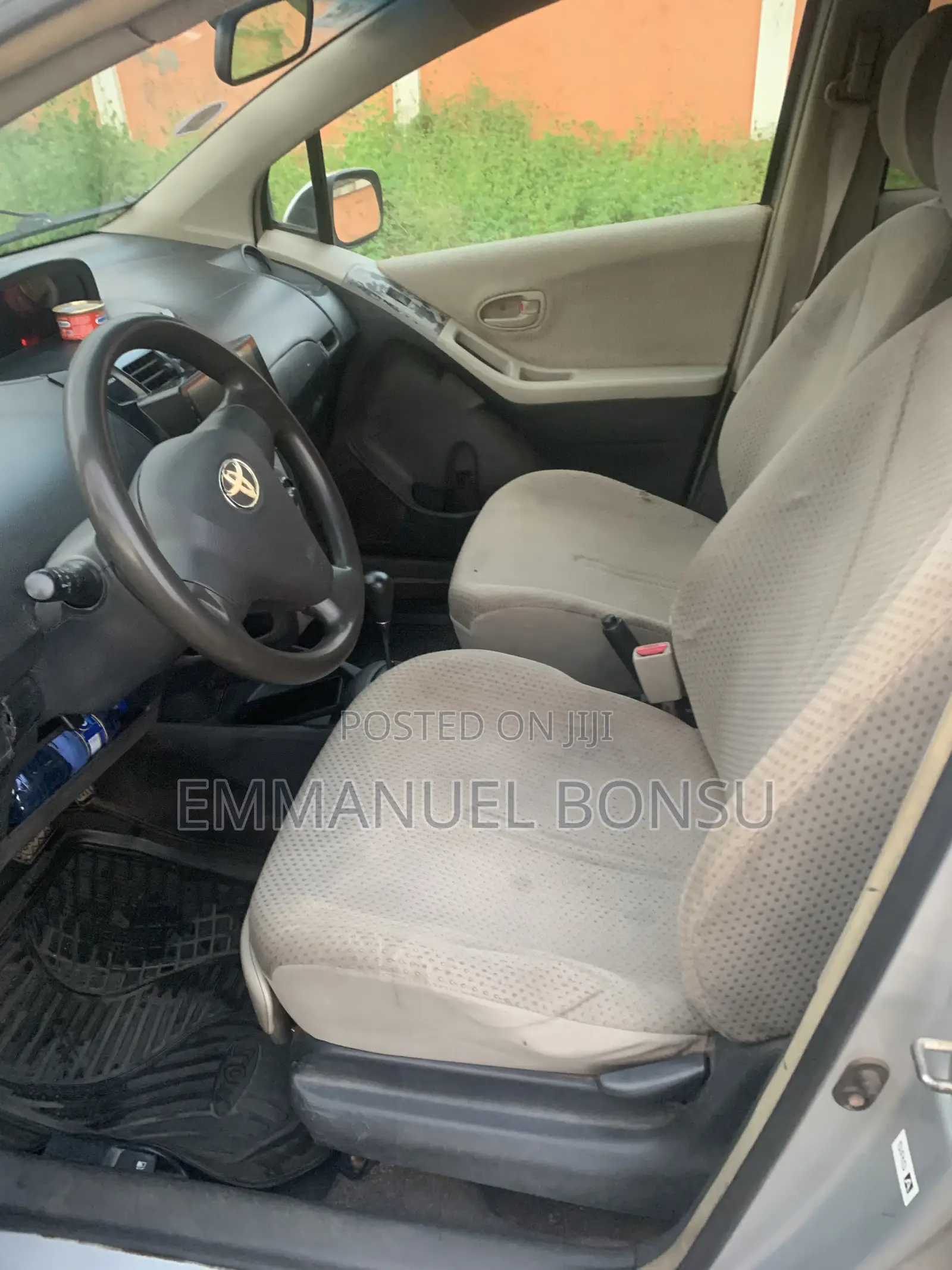 Toyota Vitz 2010 Silver