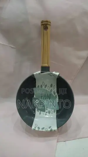 Premium Ceramic Non-Stick Saucepan With Wood-Effect Handle - 16cm