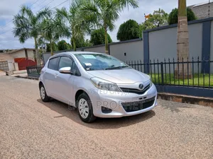 Toyota Vitz 1.3 FWD 5dr 2014 Silver