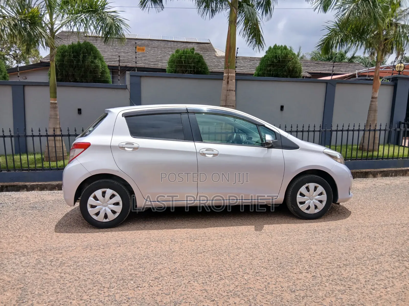 Toyota Vitz 1.3 FWD 5dr 2014 Silver