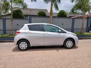 Toyota Vitz 1.3 FWD 5dr 2014 Silver