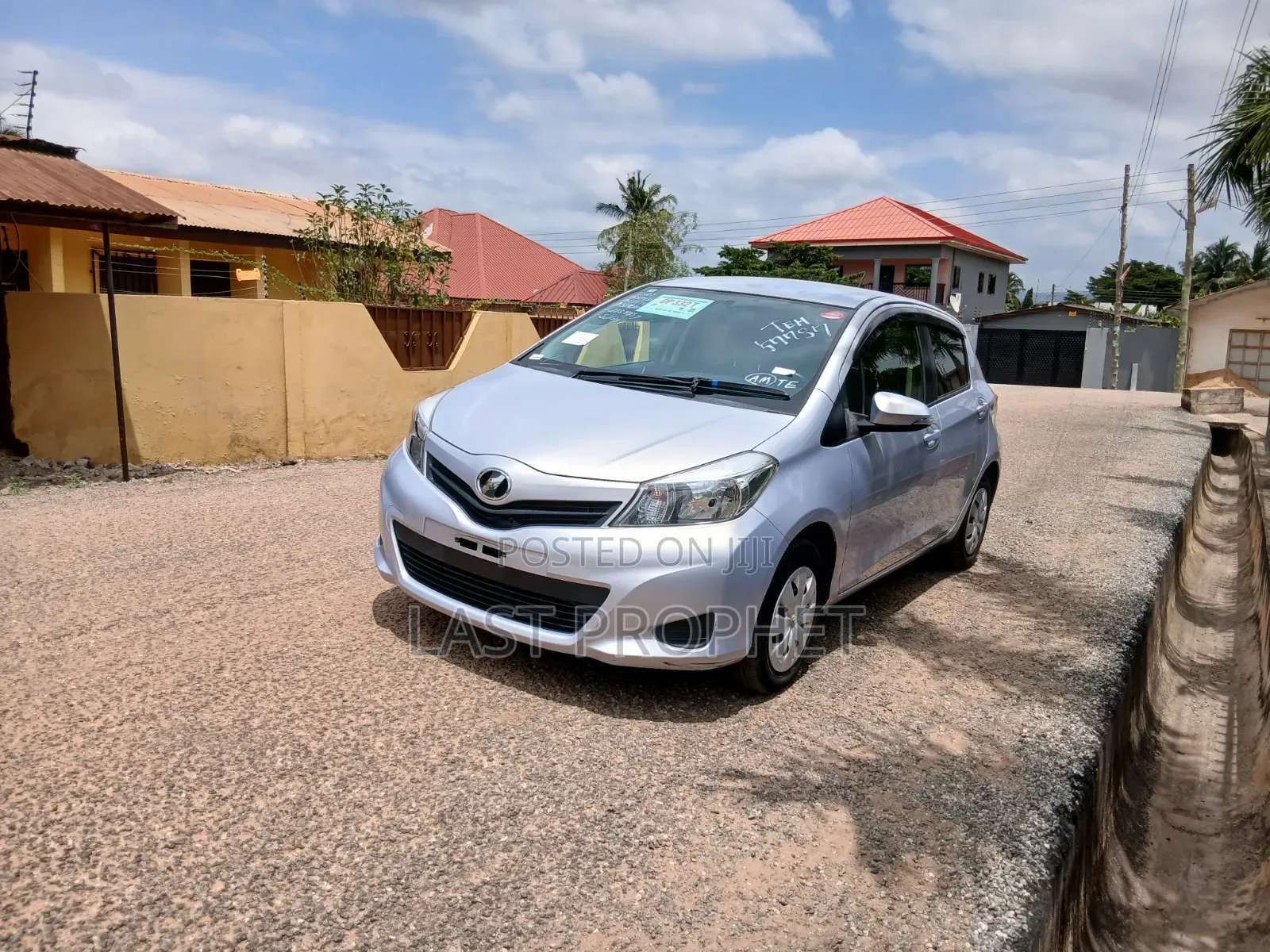 Toyota Vitz 1.3 FWD 5dr 2014 Silver
