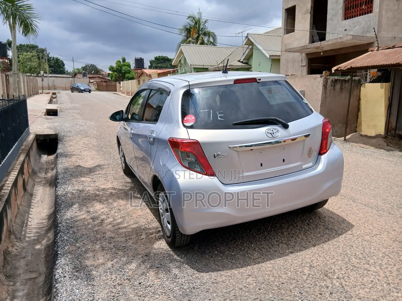 Toyota Vitz 1.3 FWD 5dr 2014 Silver