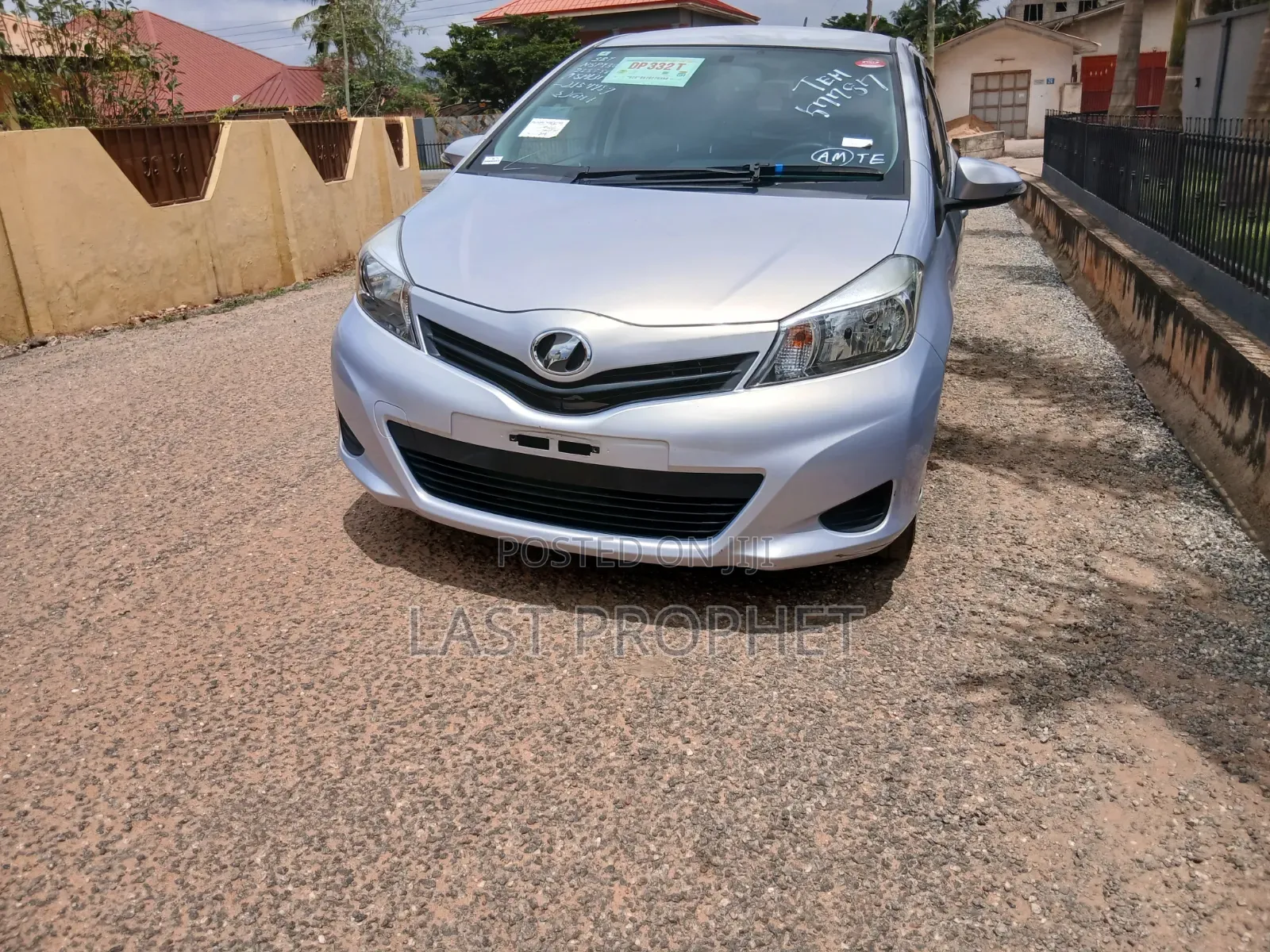 Toyota Vitz 1.3 FWD 5dr 2014 Silver