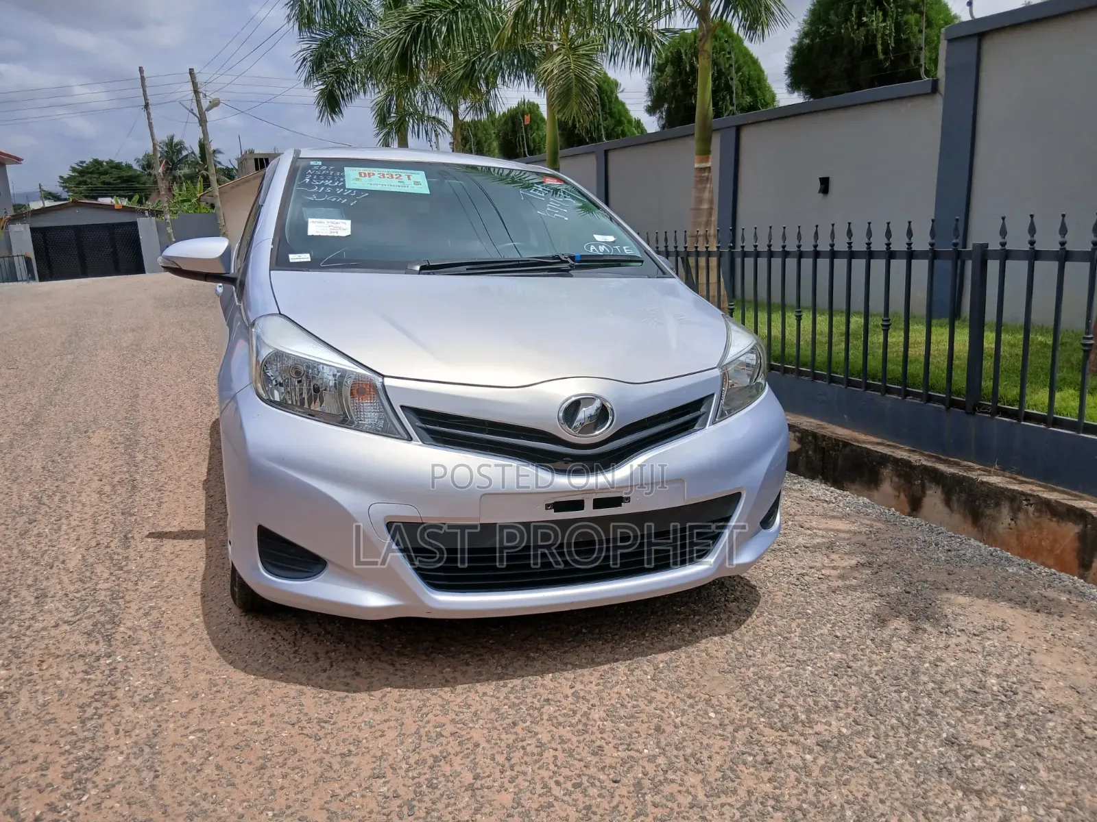 Toyota Vitz 1.3 FWD 5dr 2014 Silver