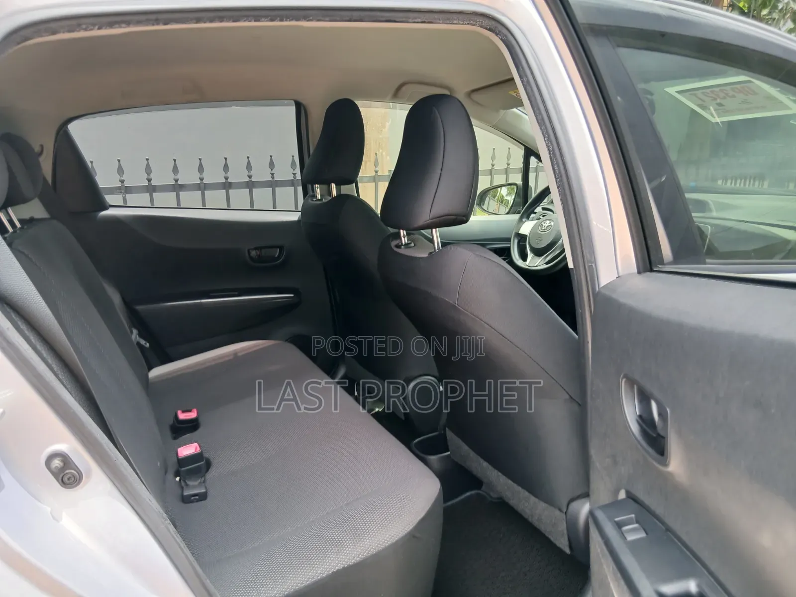 Toyota Vitz 1.3 FWD 5dr 2014 Silver