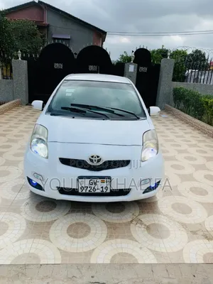 Toyota Vitz 2010 White