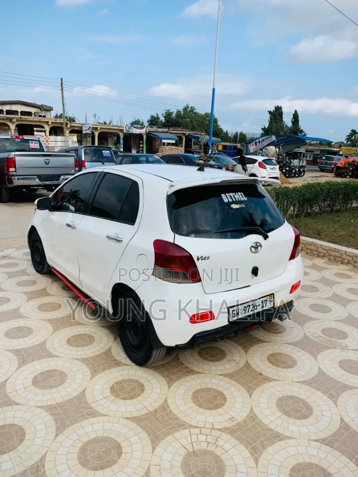 Toyota Vitz 2010 White