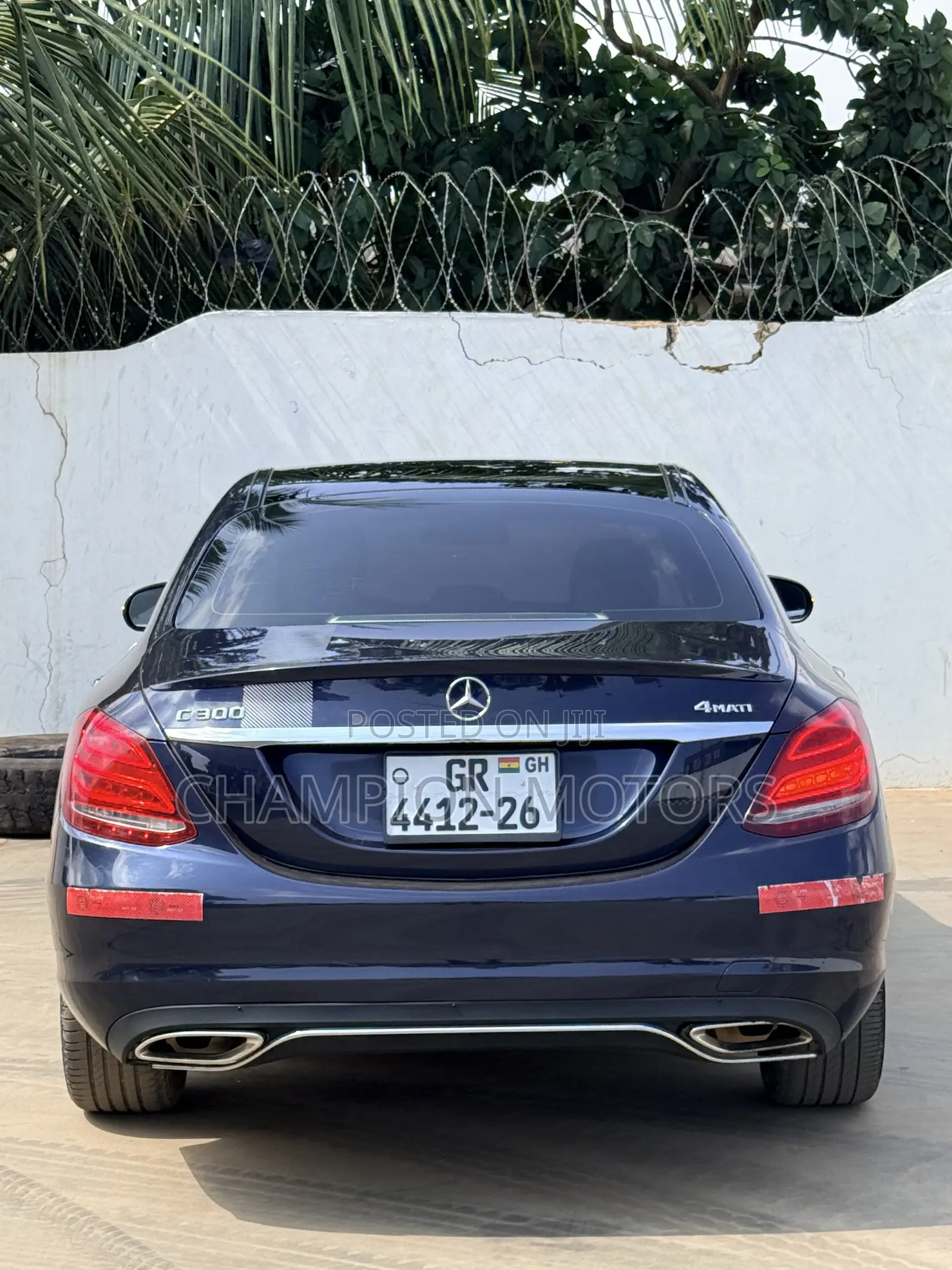 Mercedes-Benz C300 2016 Blue