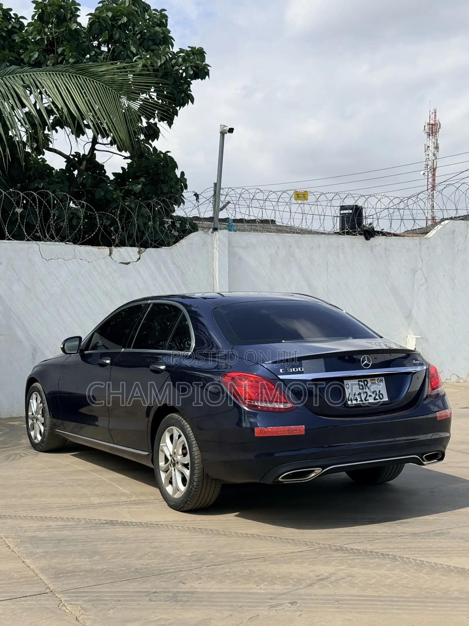 Mercedes-Benz C300 2016 Blue