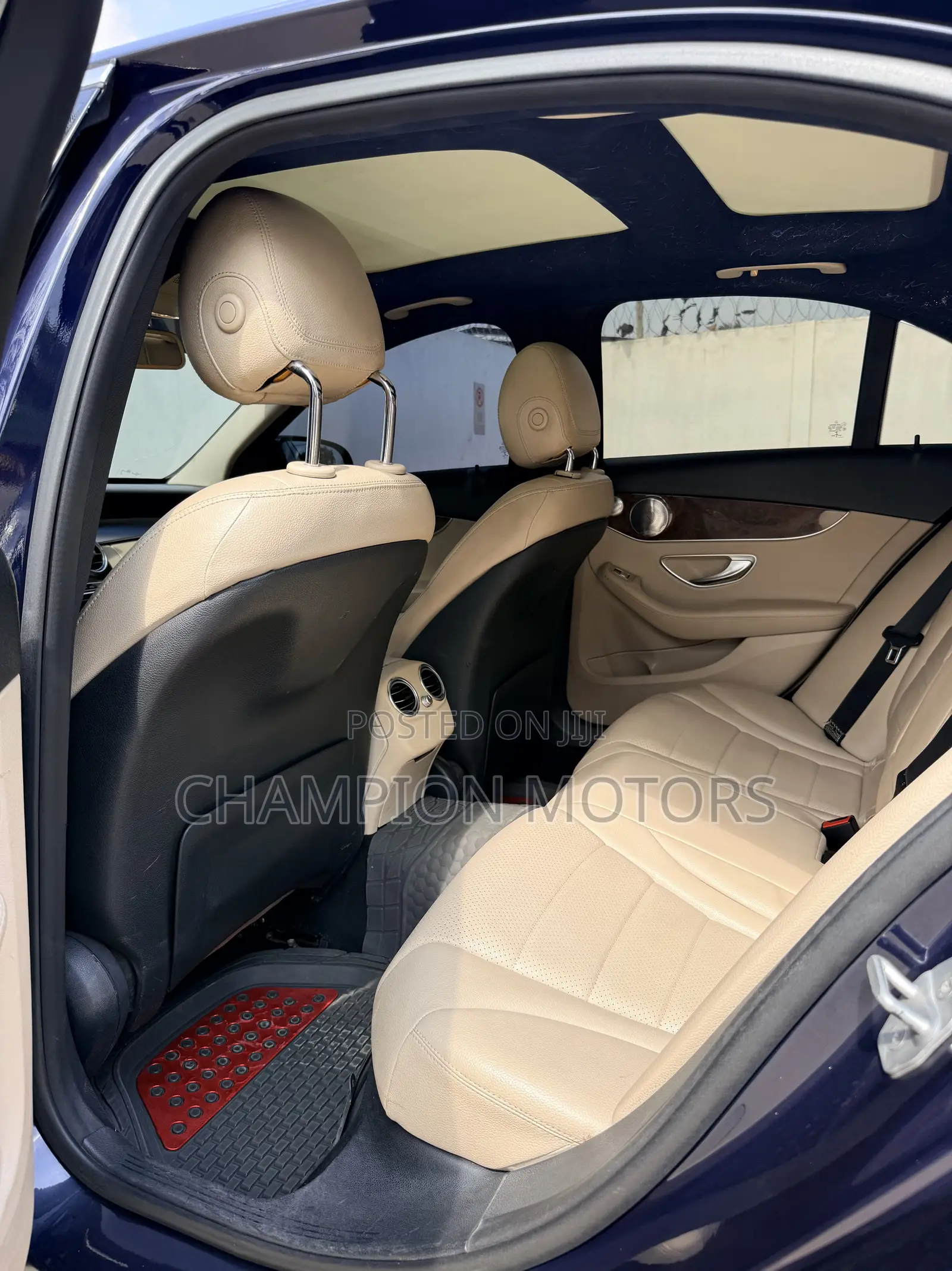 Mercedes-Benz C300 2016 Blue