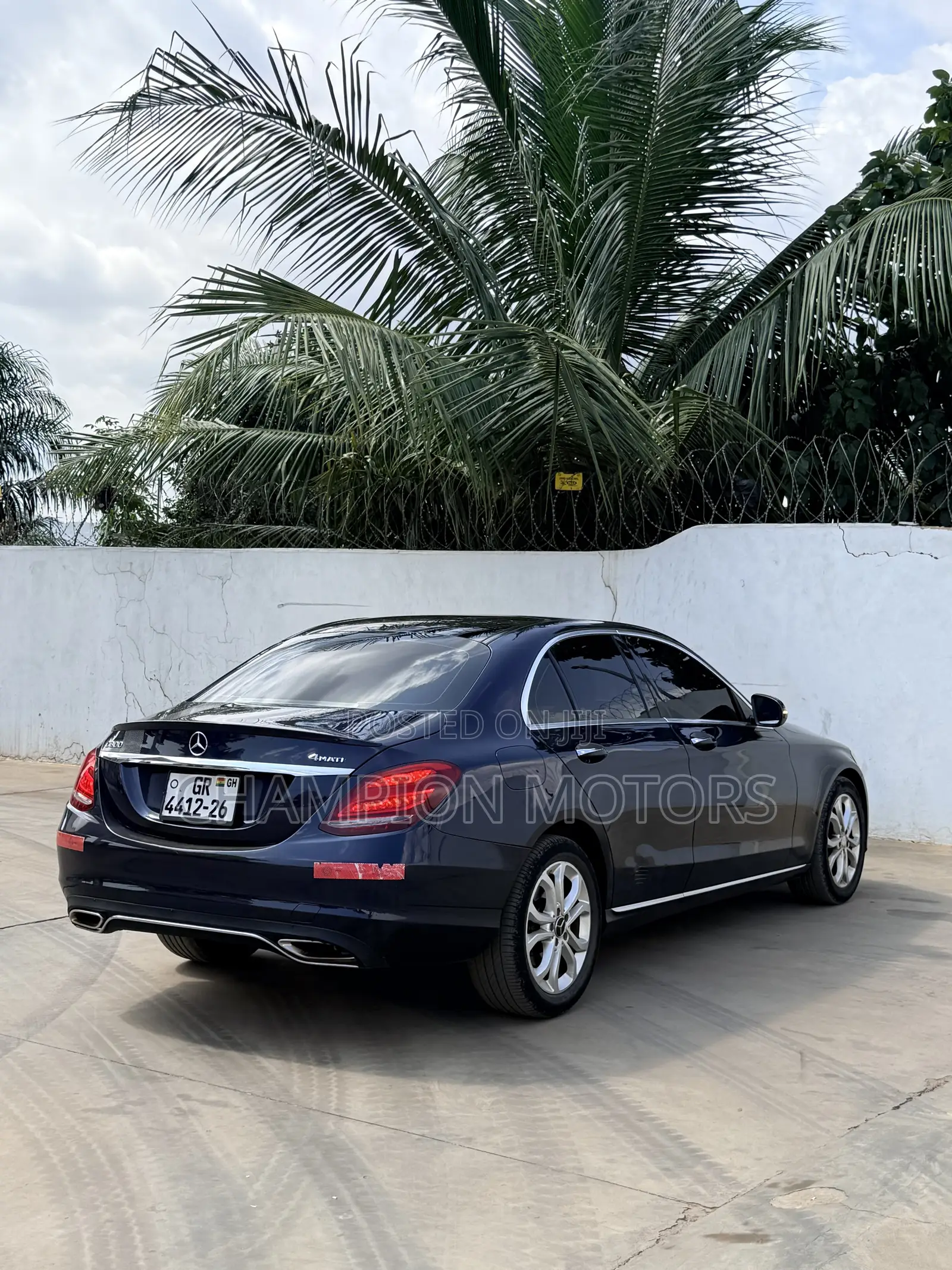 Mercedes-Benz C300 2016 Blue