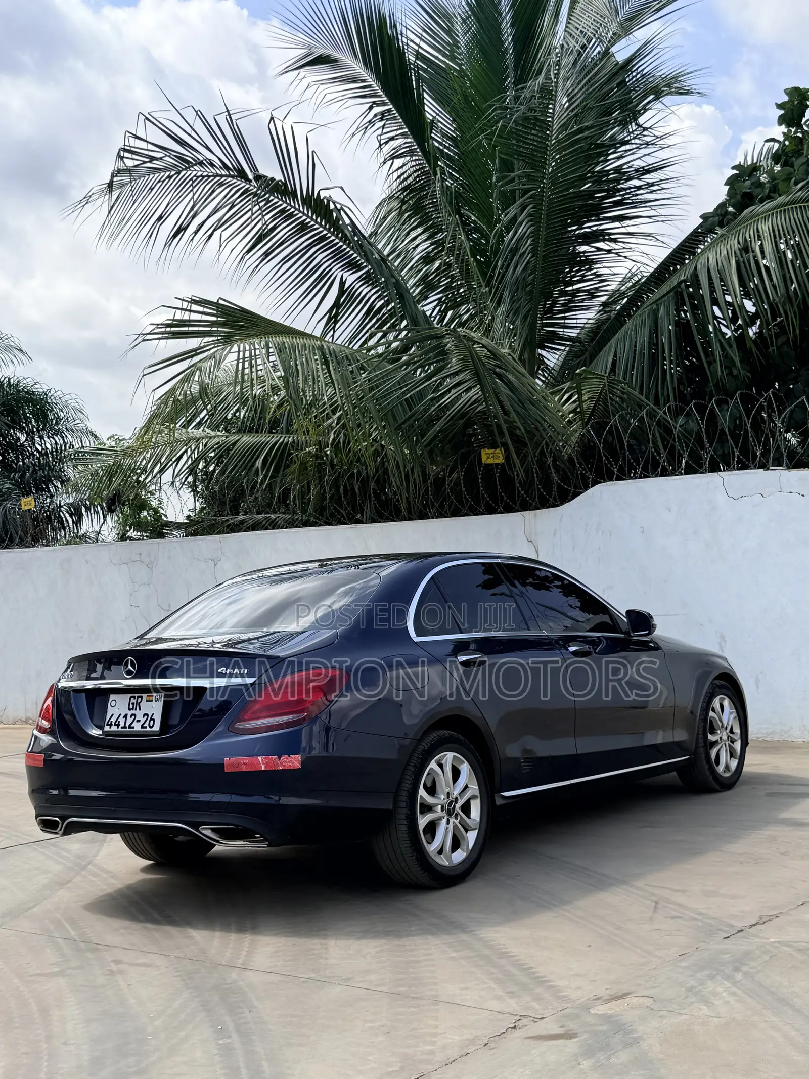 Mercedes-Benz C300 2016 Blue