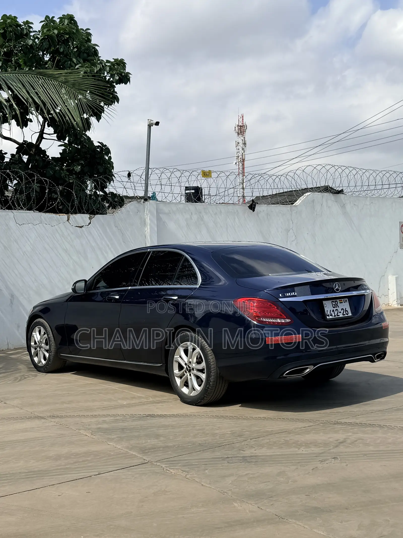 Mercedes-Benz C300 2016 Blue