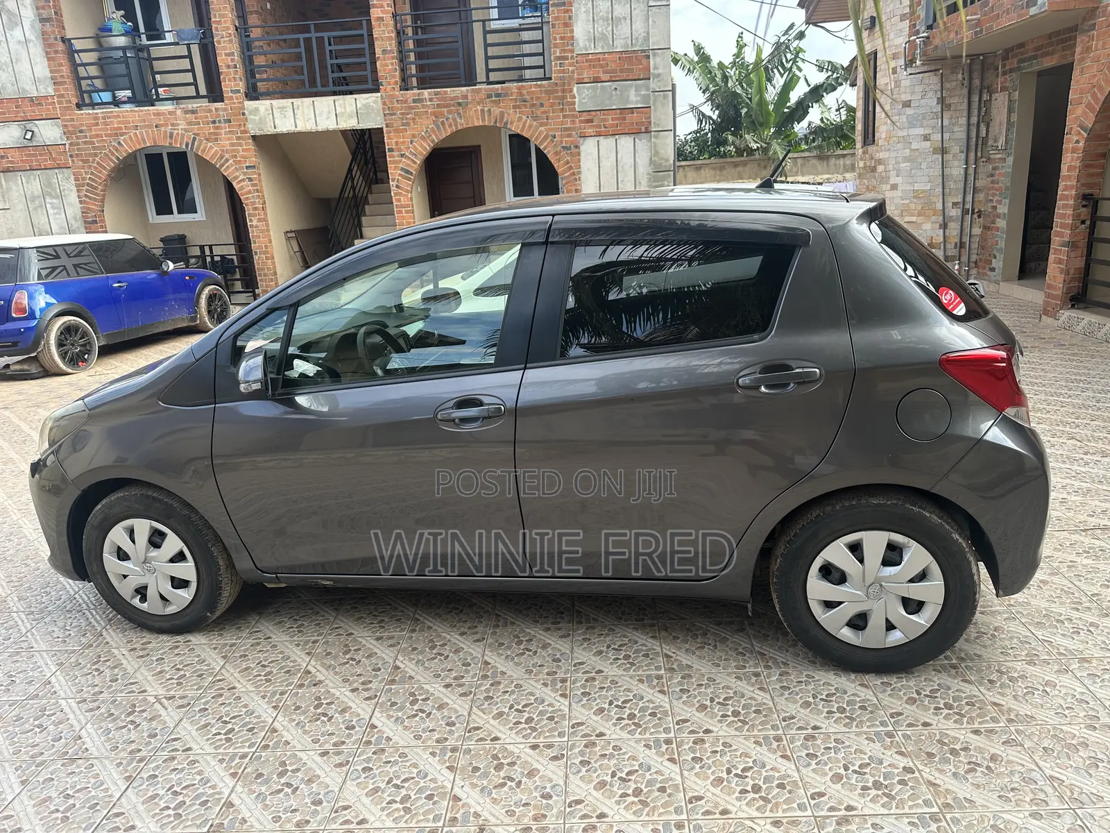 Toyota Vitz 1.3 FWD 5dr 2016 Matt Black