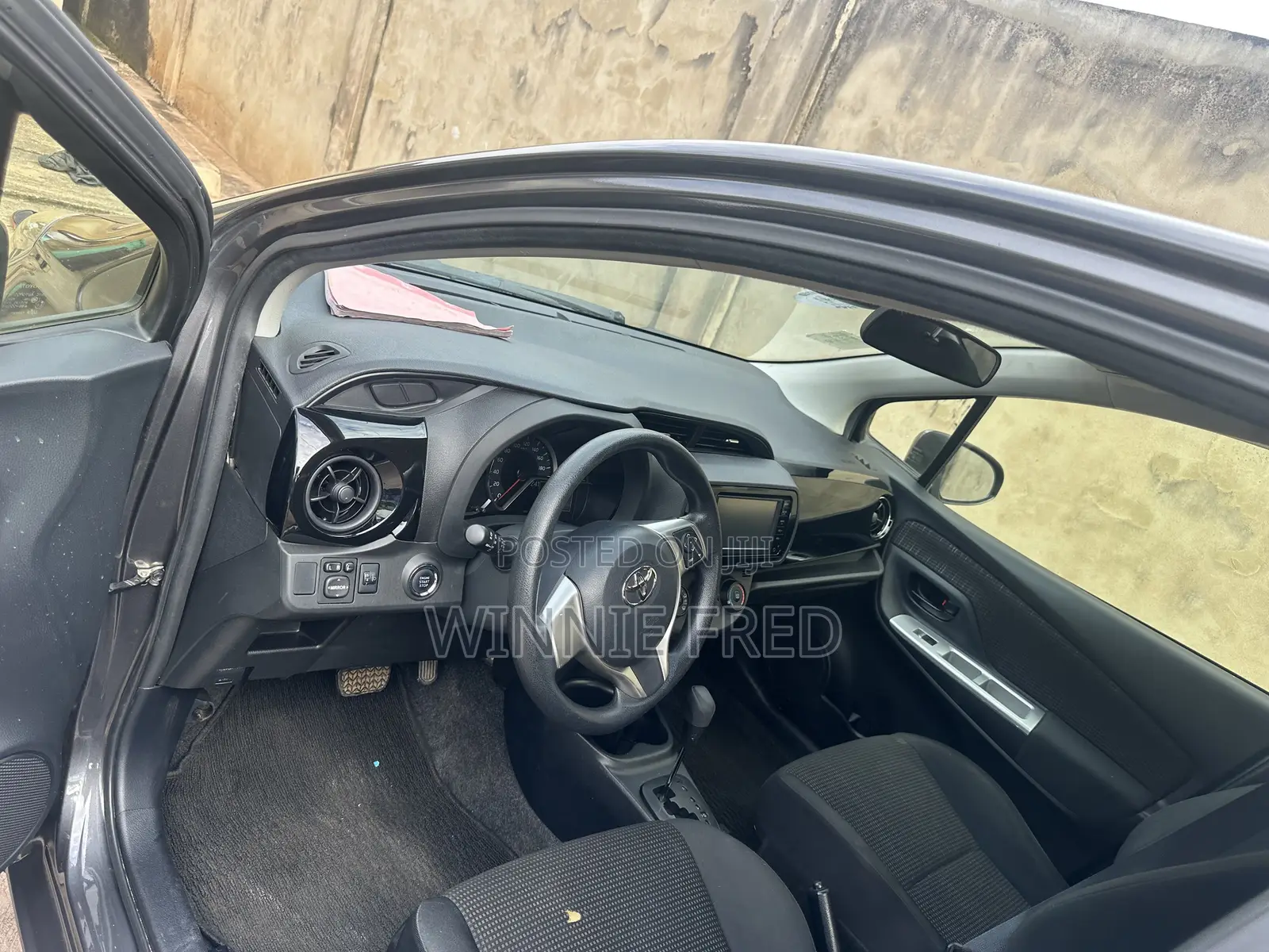 Toyota Vitz 1.3 FWD 5dr 2016 Matt Black