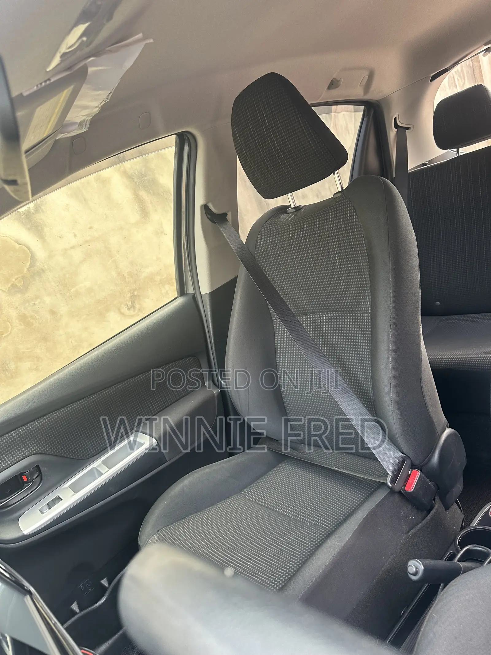 Toyota Vitz 1.3 FWD 5dr 2016 Matt Black