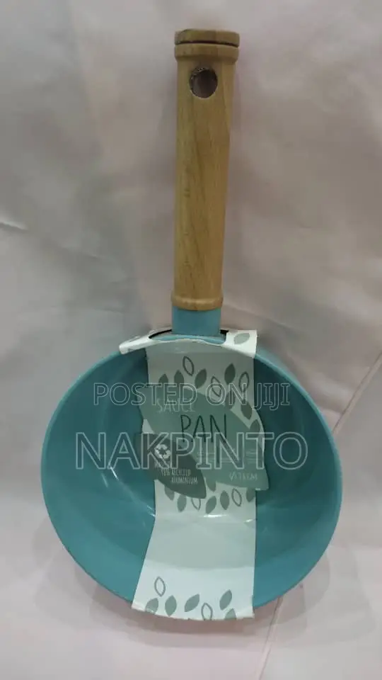 Premium Ceramic Non-Stick Saucepan With Wood-Effect Handle - 16cm