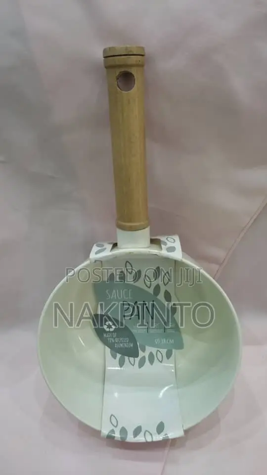 Premium Ceramic Non-Stick Saucepan With Wood-Effect Handle - 16cm