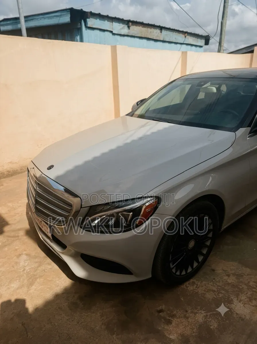 Mercedes-Benz C300 2017 Off white