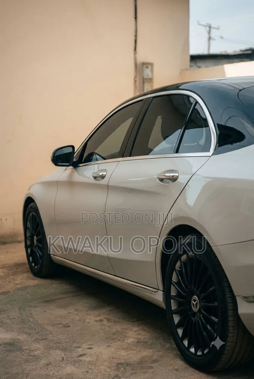 Mercedes-Benz C300 2017 Off white