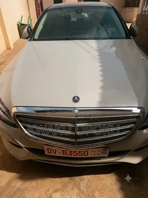 Mercedes-Benz C300 2017 Off white