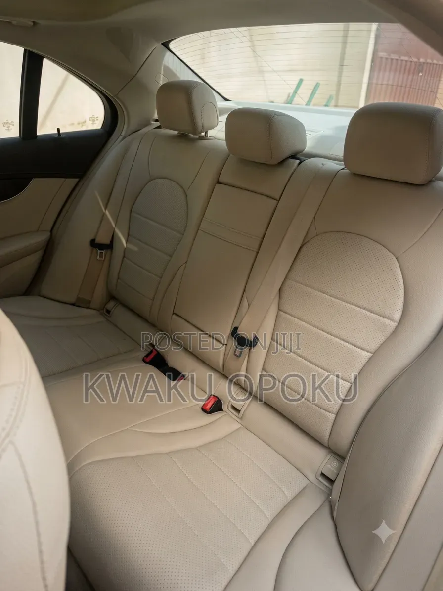 Mercedes-Benz C300 2017 Off white