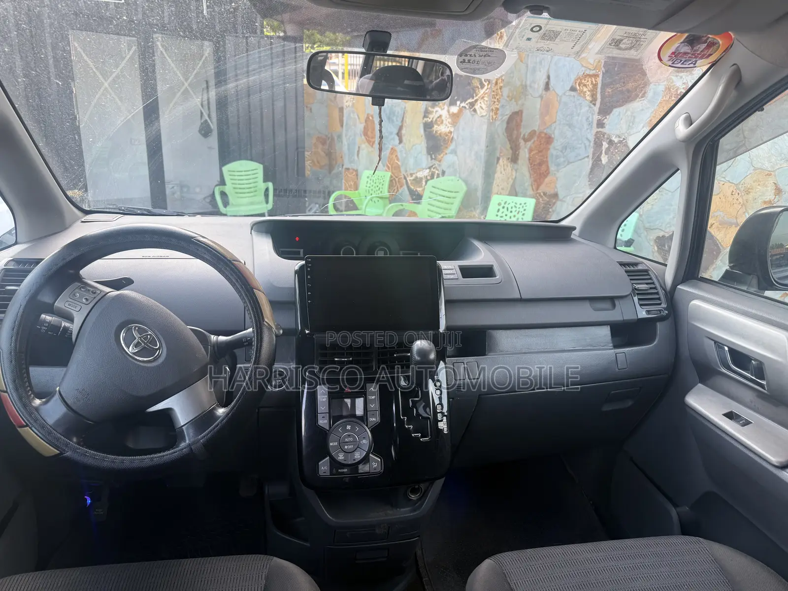 Toyota Voxy V 4WD 7-Seater 2010 Black
