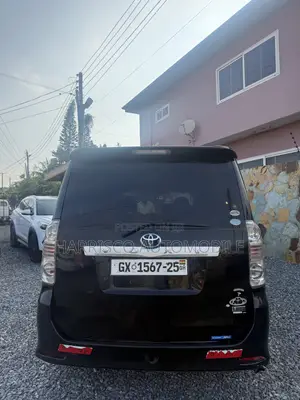 Toyota Voxy V 4WD 7-Seater 2010 Black
