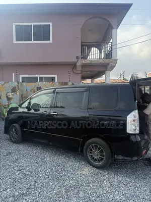 Toyota Voxy V 4WD 7-Seater 2010 Black