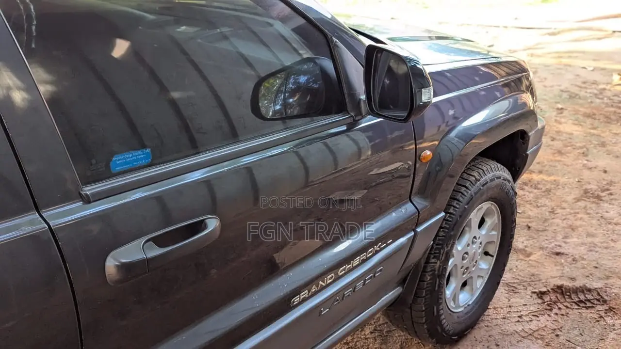 Jeep Grand Cherokee Laredo 4.0 4x4 2000 Black