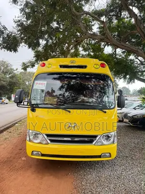 Hyundai County 2015 Yellow